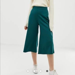 ASOS DESIGN wide leg cropped textured pants - sz 6